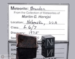 BRANDON - Recuperata nel 1975, Nebraska, USA. Chondrite L6/7. Massa totale recuperata 7.58 kg. Pezzo in collezione: fetta gr.6 (McM602) 